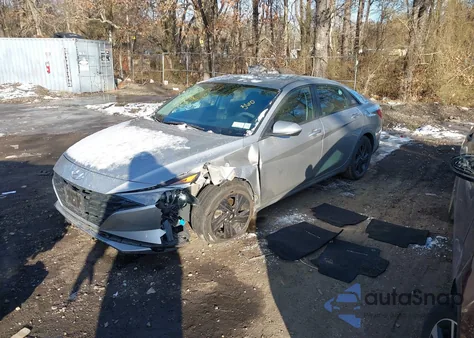 2021 Hyundai Elantra Sel z USA, uszkodzony, nr VIN 5NPLM4AG0MH021976